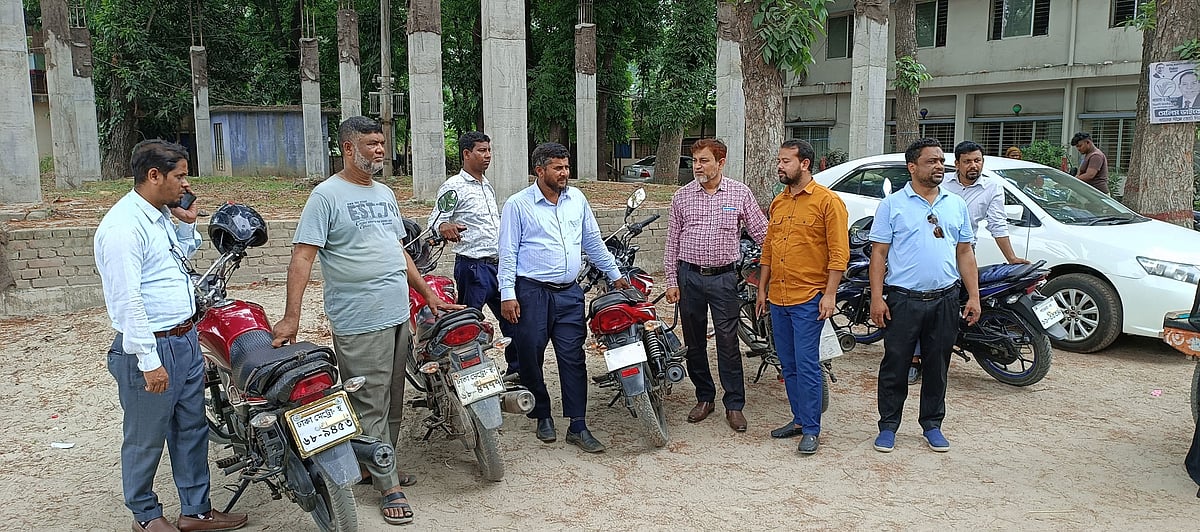 জ্বালানি তেলের মূল্যবৃদ্ধিতে পাবনায় বিক্রয় প্রতিনিধিরা দিশাহারা