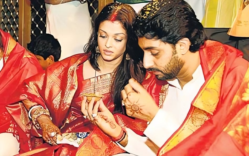 বিবাহবার্ষিকীতে ঐশ্বরিয়ার বিয়ের শাড়ি নিয়ে আলোচনা, কত ছিল সেই শাড়ির দাম