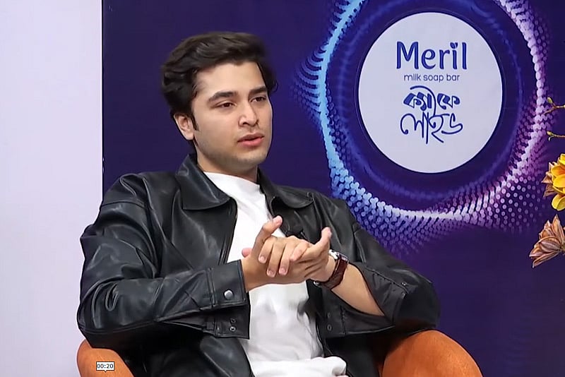 আরিয়ান কেন ইংরেজিতে বেশি কথা বলেন?