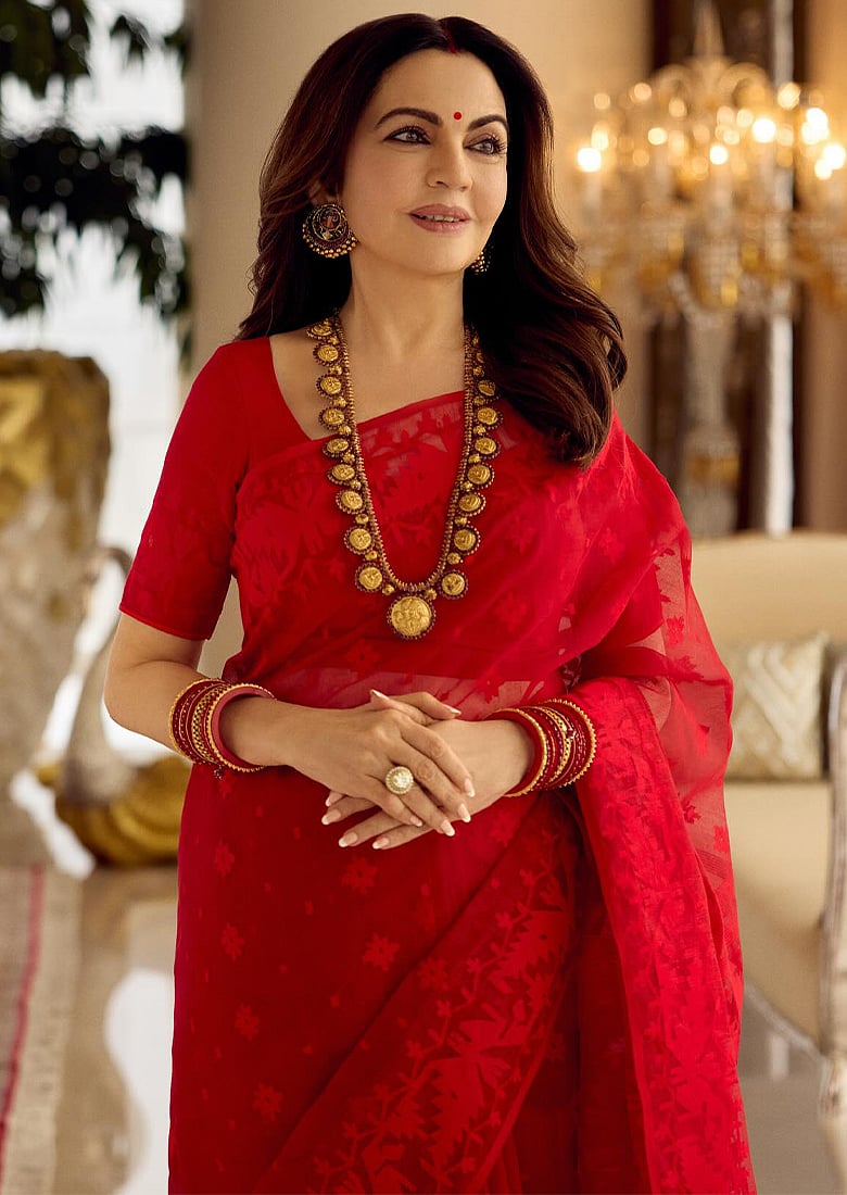 নিতা আম্বানির তুমুল আলোচিত লাল শাড়িটি কি আসলেই জামদানি? কী জানা যাচ্ছে এ নিয়ে