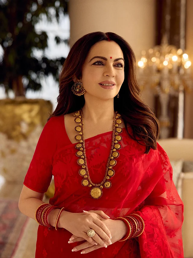 লাল শাড়িটি কি আসলে জামদানি? 