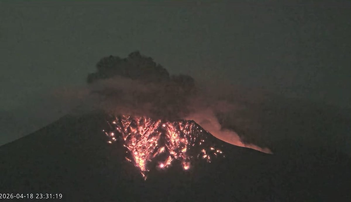 জাপানের সাকুরাজিমাতে বিস্ফোরণ, ২৩০০ মিটার উঁচুতে উড়ল ছাই