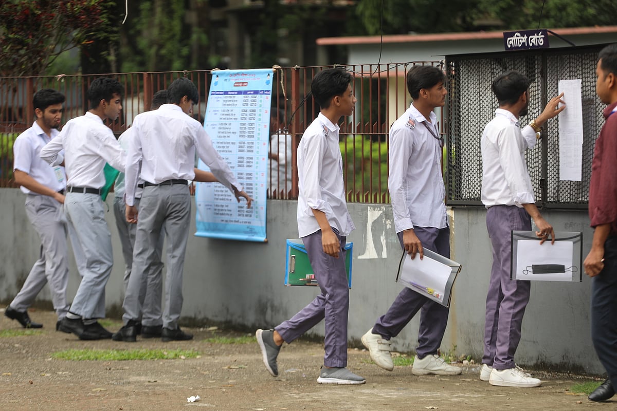 এসএসসি পরীক্ষা: নিবন্ধিত সাড়ে চার লাখ শিক্ষার্থী কোথায় গেল