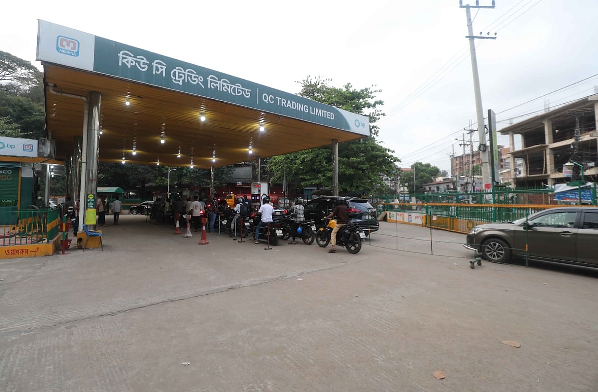 অকটেনের সরবরাহ বাড়ায় চট্টগ্রামে 
ফিলিং স্টেশনে কমেছে ভিড়