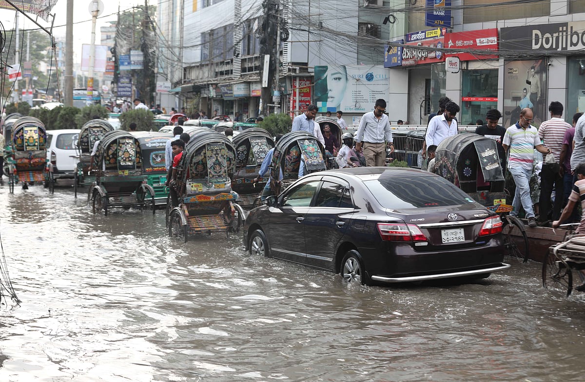 খালের পানি সড়কে, দুর্ভোগ চট্টগ্রামে