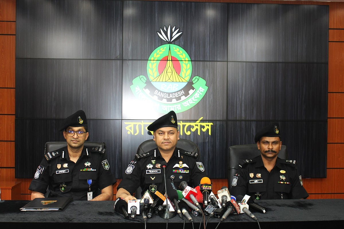 দরপত্রের বিরোধের জেরে ক্যানসার হাসপাতালের উপপরিচালকের ওপর হামলা: র‍্যাব