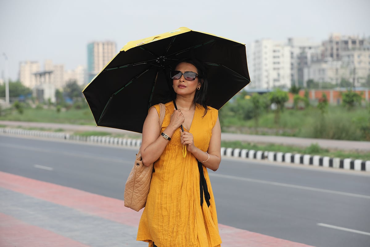 গরমে যাঁদের বাইরে কাজ, তাঁরা কী পরবেন আর কী খাবেন