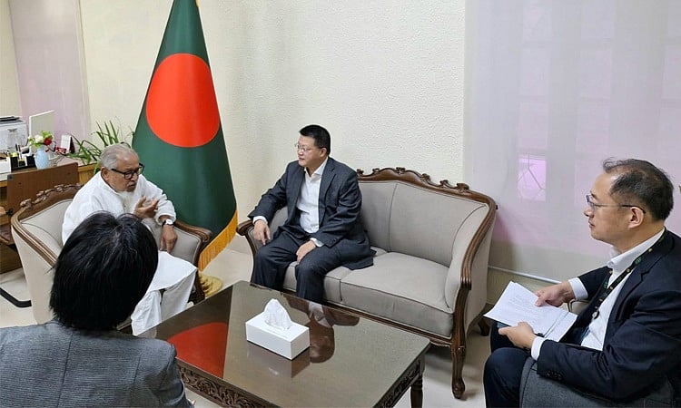 প্রধানমন্ত্রীর উপদেষ্টা নজরুল ইসলাম খানের সঙ্গে চীনের রাষ্ট্রদূতের সাক্ষাৎ