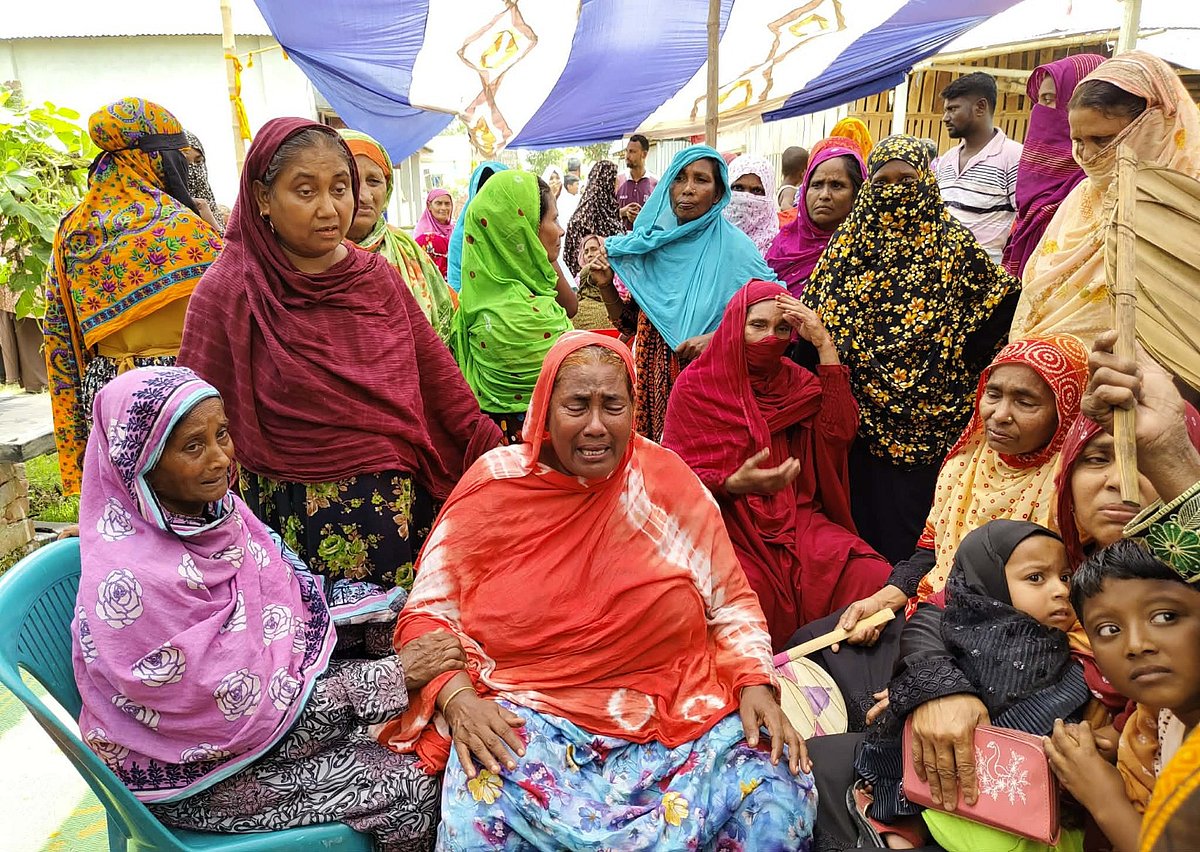 কুষ্টিয়ায় দুর্বৃত্তদের এলোপাতাড়ি গুলিতে স্বেচ্ছাসেবক দল নেতাসহ আহত ১০