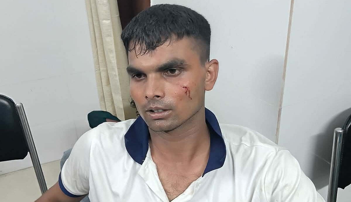 চিকিৎসায় অবহেলার অভিযোগের পর দুই স্বজনকে পুলিশে সোপর্দ, পাল্টা অভিযোগে ইন্টার্নদের কর্মবিরতি