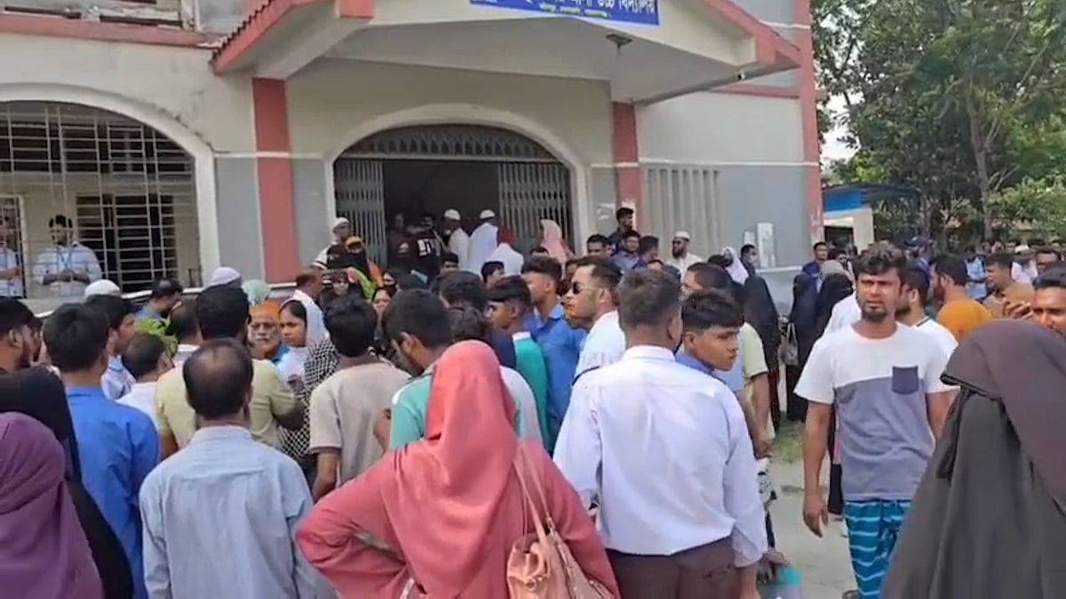 ২০২৫ সালের প্রশ্নে এসএসসি পরীক্ষা, দেড় ঘণ্টা পর প্রশ্ন পরিবর্তন