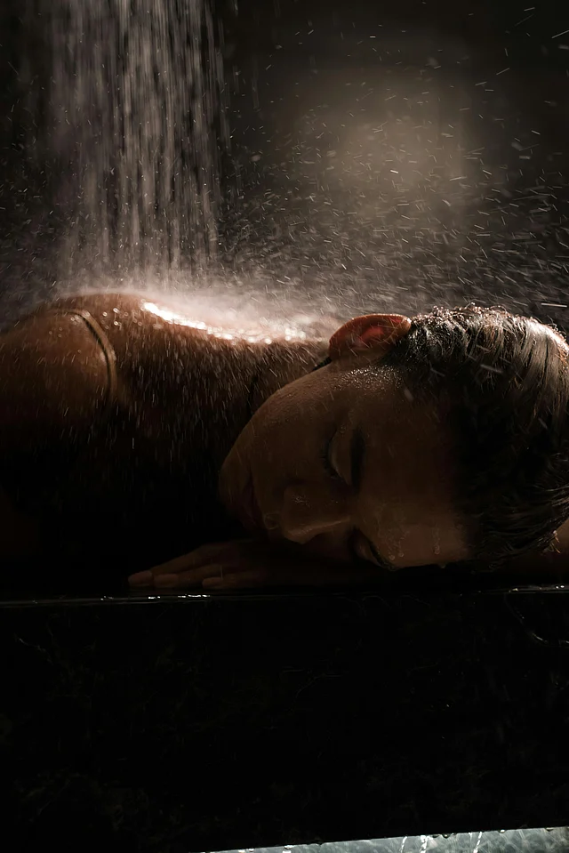 স্টিম বাথ বেওয়ার সময়ের তাপ পেশি শিথিল করে এবং হাড়ের জোড়ে রক্ত প্রবাহ বাড়ায়।