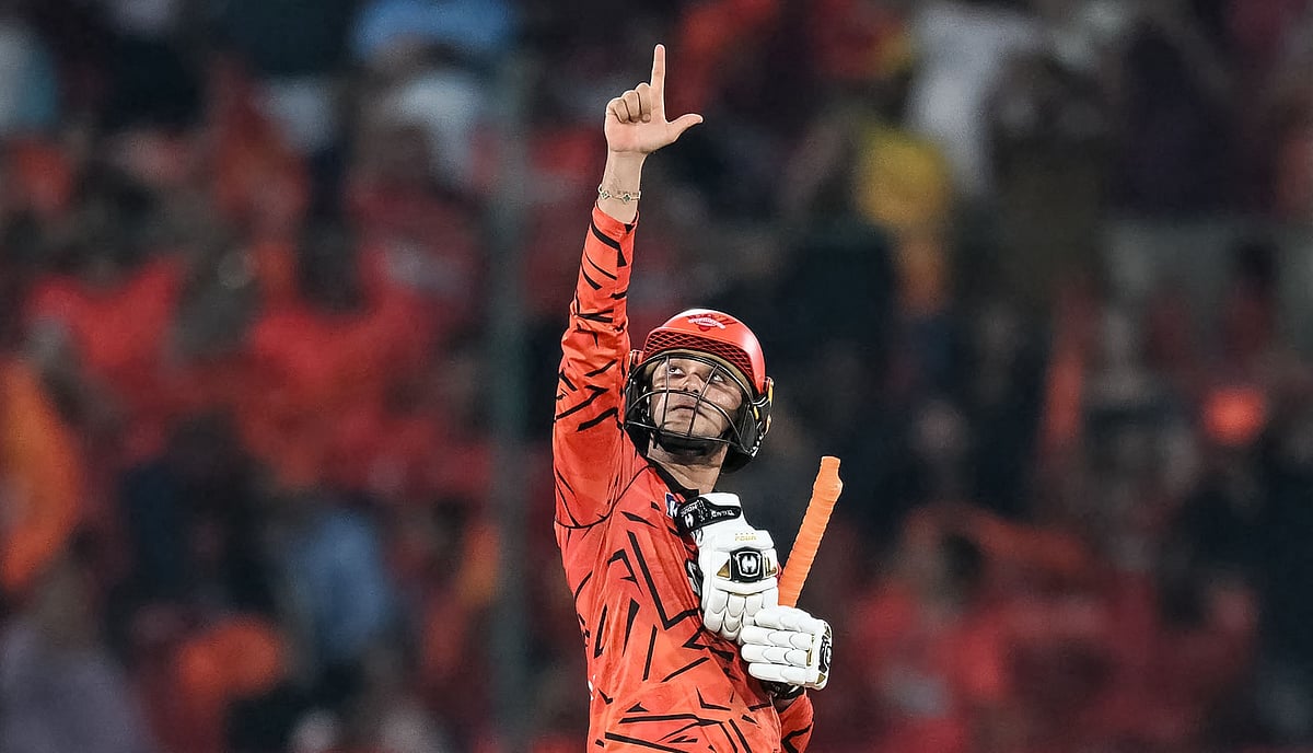 রেকর্ড গড়া সেঞ্চুরি বোনকে উৎসর্গ অভিষেকের