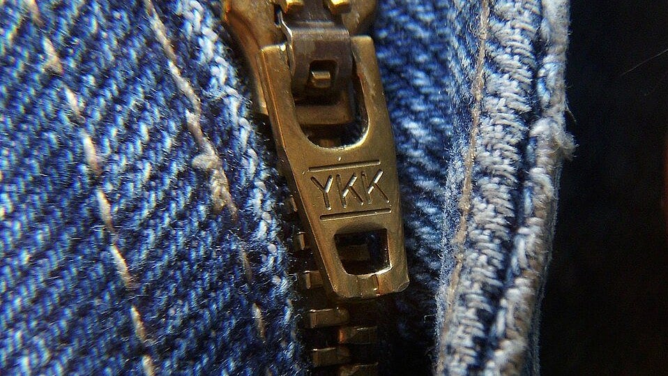 অধিকাংশ প্যান্ট বা ব্যাগের চেইনে কেন এই তিনটি অক্ষর লেখা থাকে