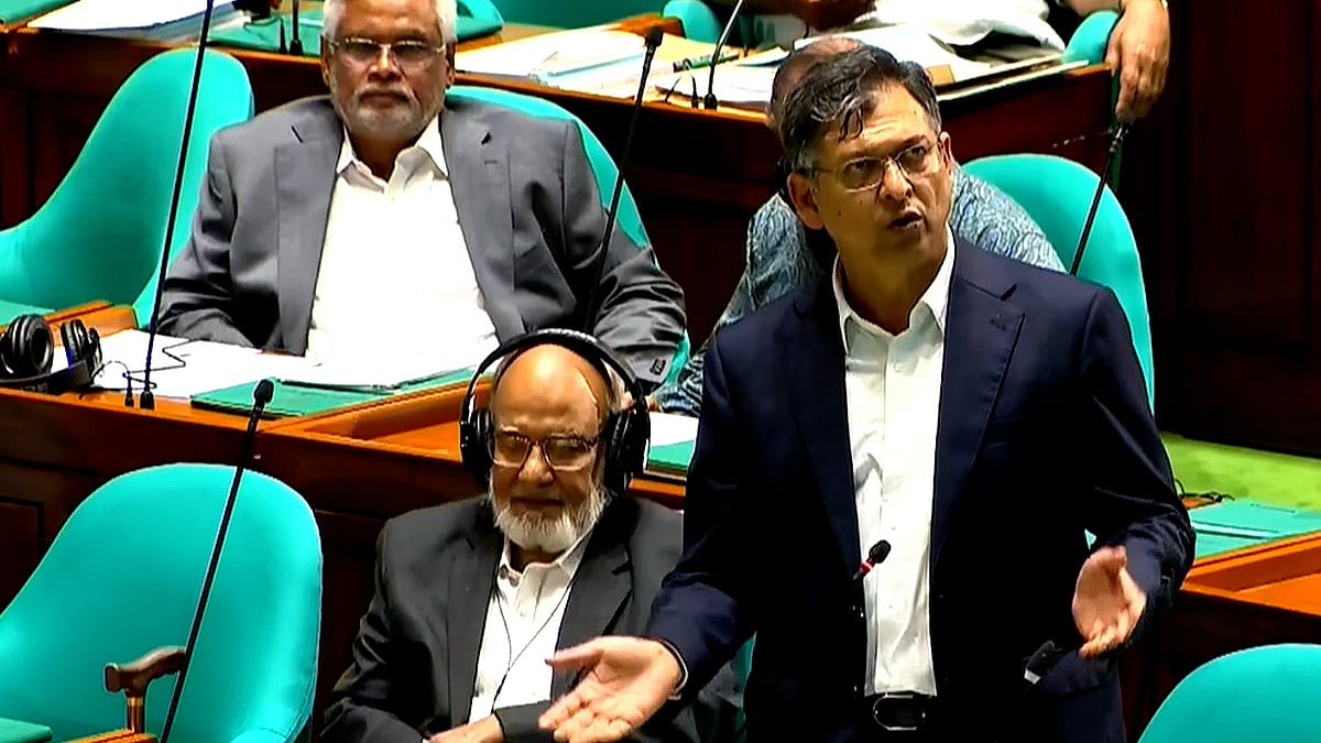 জাতীয় জীবনে যেন সংকটে না পড়ি, সে জন্য জ্বালানি তেলের মূল্য বৃদ্ধি করা হয়েছে: স্বরাষ্ট্রমন্ত্রী