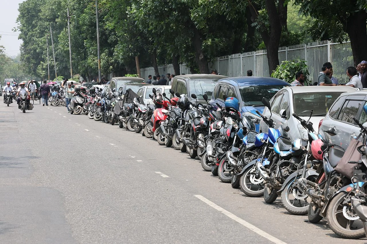 prothomalo-bangla%2F2026-04-22%2F99jsw83k%2F1-line-at-asadgate-fuel-station-tejgaon-dhaka-22042026.jpeg?w=1536&auto=format%2Ccompress&fmt=webp