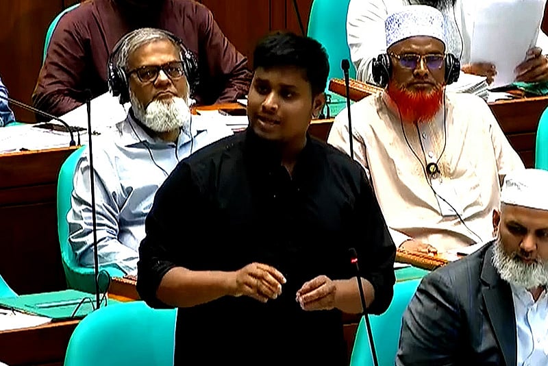 ট্যাক্স ফ্রি গাড়ি ও প্লট চাইনি, বিভ্রান্ত ছড়ানো হচ্ছে: হাসনাত আবদুল্লাহ