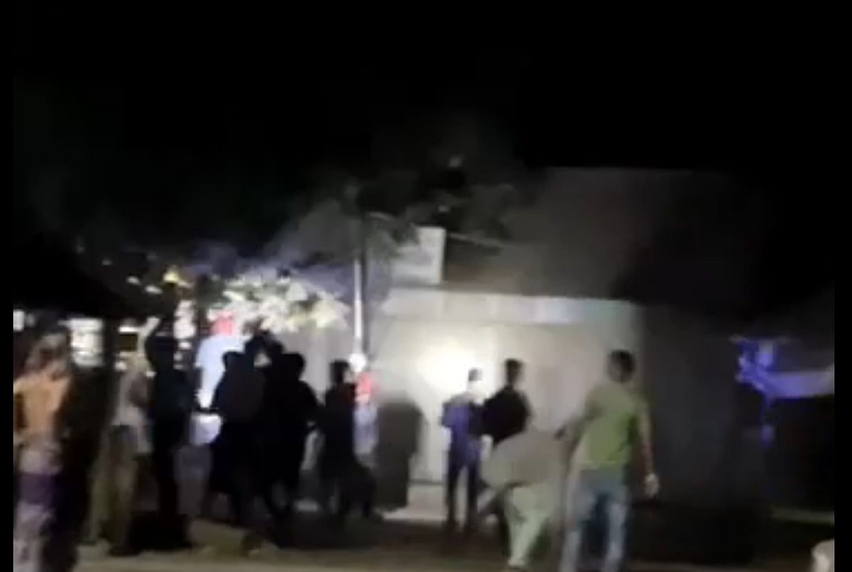 মাদারীপুরে টর্চ জ্বালিয়ে দুই পক্ষের সংঘর্ষে আহত ৫, দোকান লুটের অভিযোগ