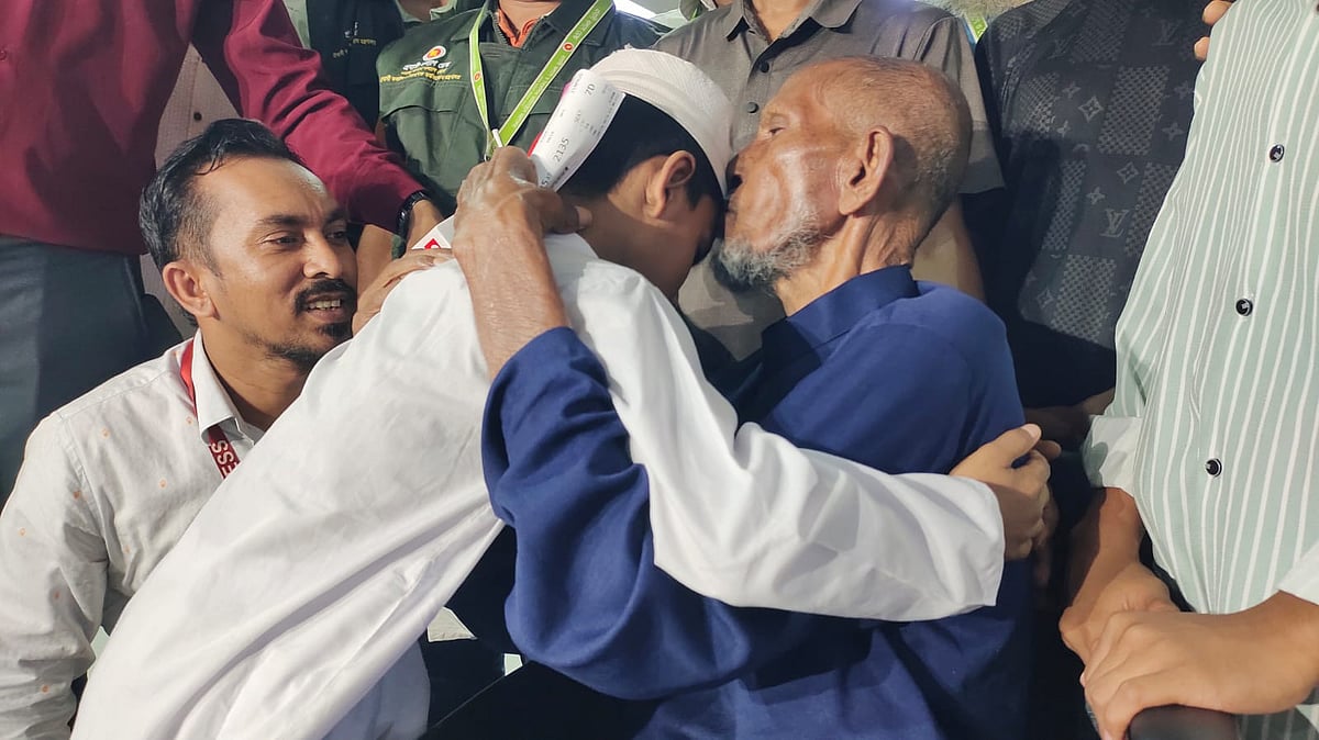 ৩০ বছর পর নিখোঁজ প্রবাসী আমির হোসেনকে পেয়ে আপ্লুত পরিবার