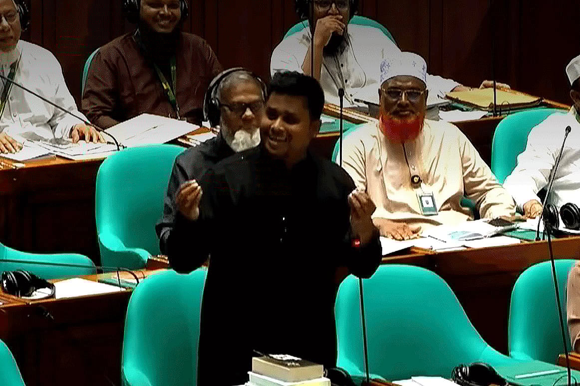 সংসদ সদস্যদের জন্য গাড়ি চাইলেন হাসনাত