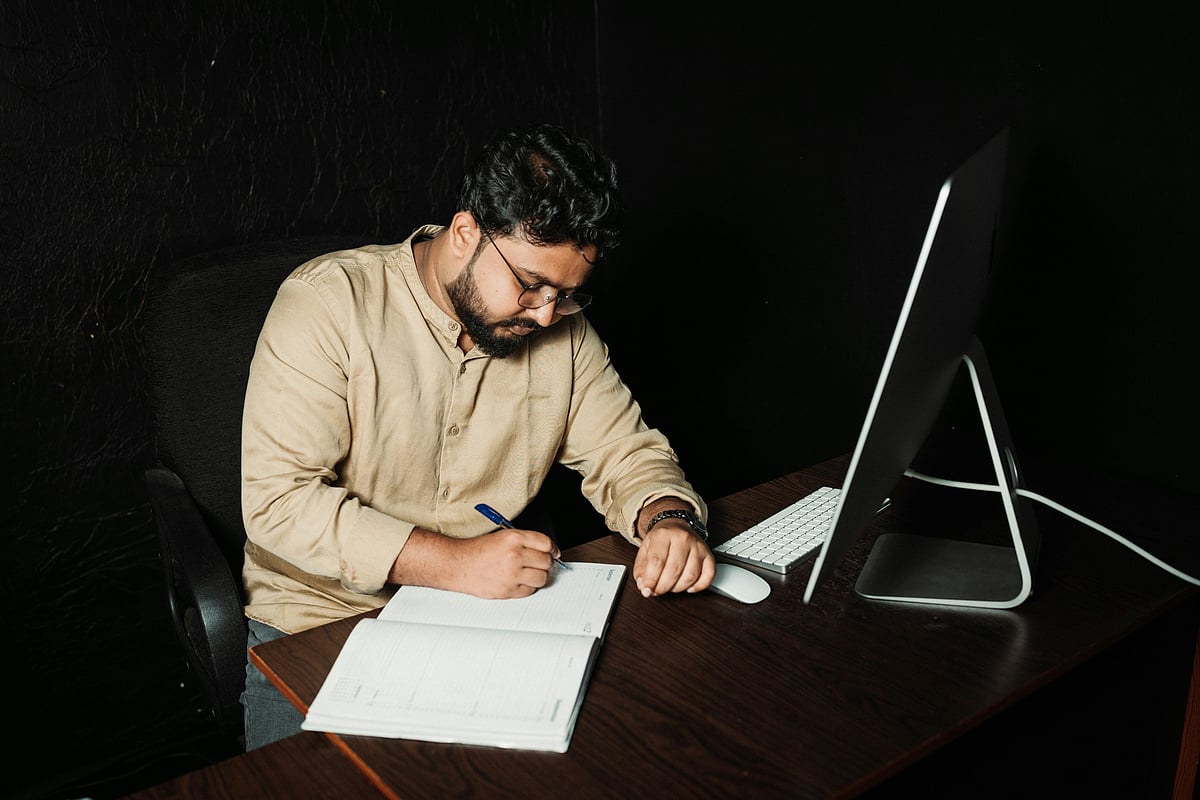 নিম্নমধ্যবিত্ত পরিবারের মানুষেরা যে ৫ ক্ষেত্রে এগিয়ে থাকেন