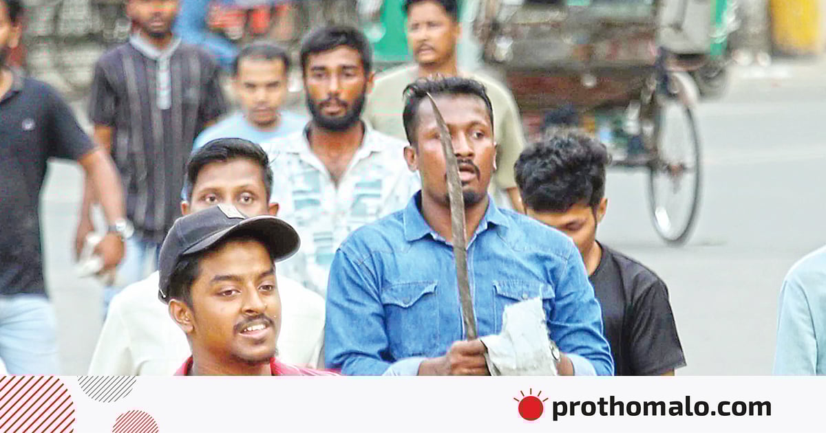 চট্টগ্রামে সংঘর্ষে কিরিচ হাতে ছিলেন ছাত্রদলের নেতা, লাঠি হাতে জামায়াত সমর্থক চট্টগ্রামে সংঘর্ষে কিরিচ হাতে ছিলেন ছাত্রদলের নেতা, লাঠি হাতে জামায়াত সমর্থক