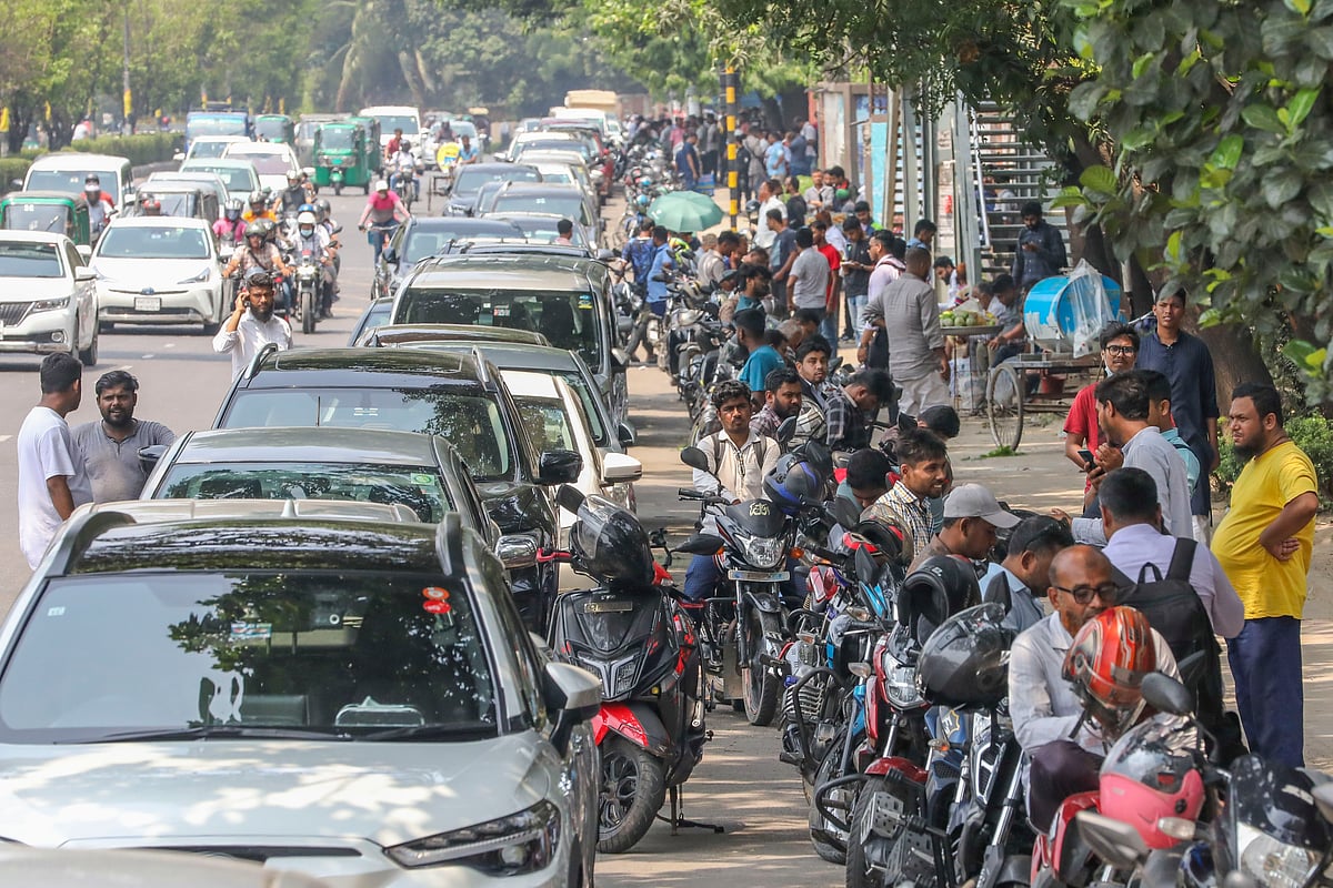 ‘সোনার দামের ডলারে’ কিনে আনা তেল যাচ্ছে কোথায়?