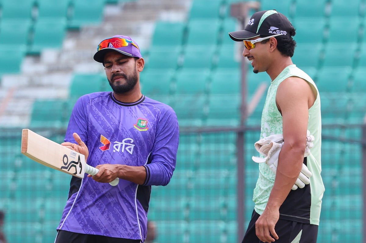 ব্যাটিংয়ে বাংলাদেশ, ফিরলেন মোস্তাফিজ