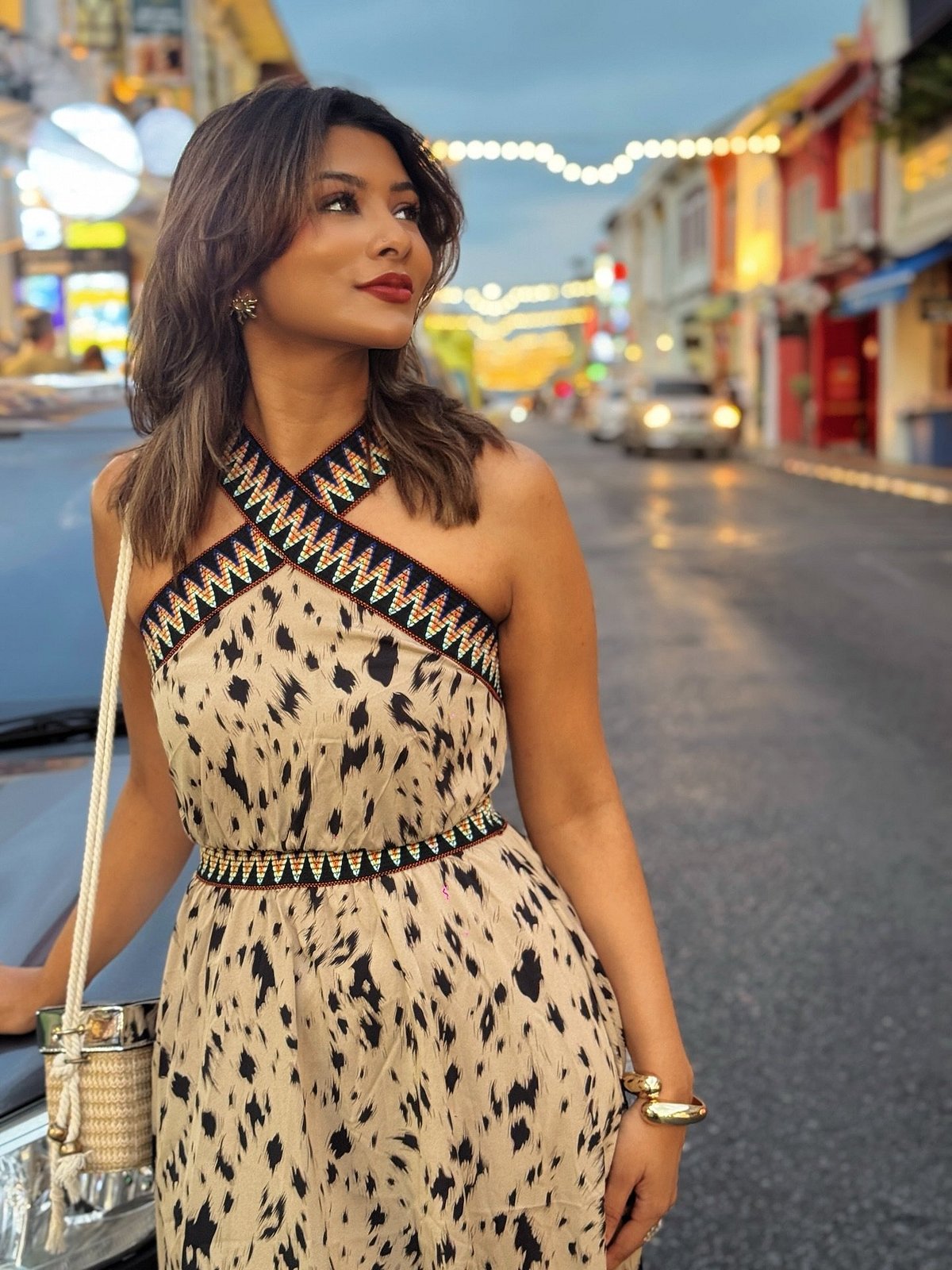 হল্টারনেক লুকে টয়ার ভ্যাকেশন গ্ল্যাম