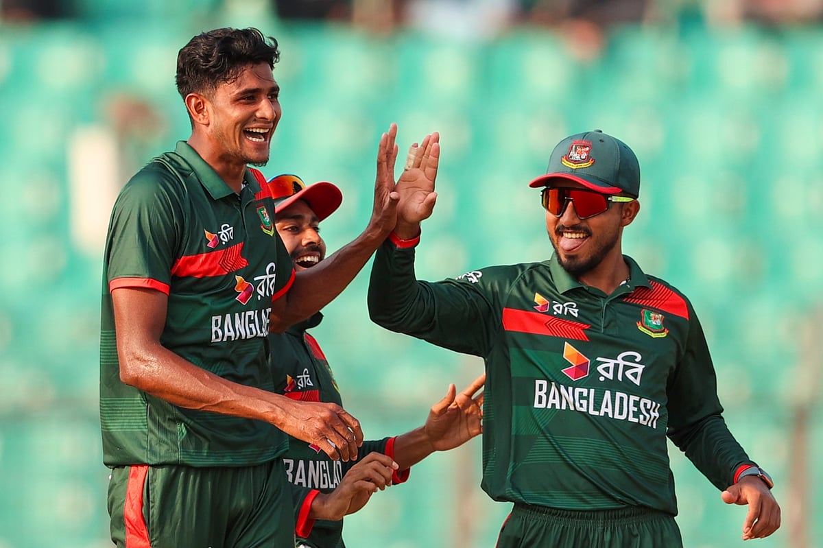 মোস্তাফিজের দ্বিতীয় শিকার ফিফটি করা কেলি