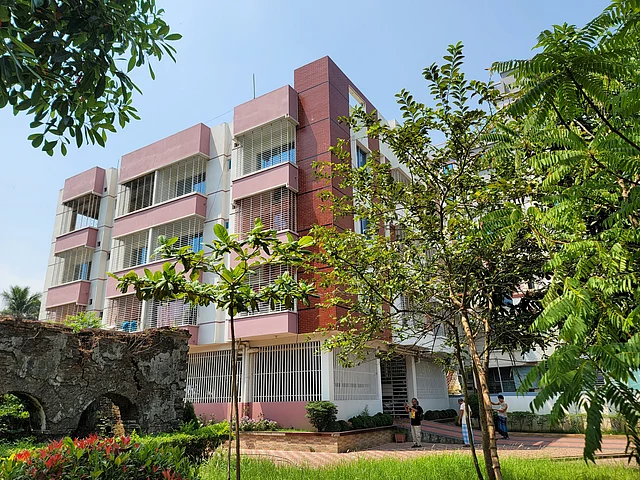 জমিদার বাড়ি চত্বরে গড়ে ওঠা নতুন ভবন