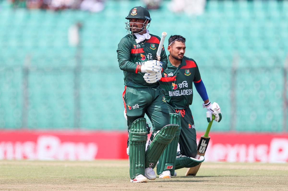 সেঞ্চুরি করেই ফিরলেন নাজমুল