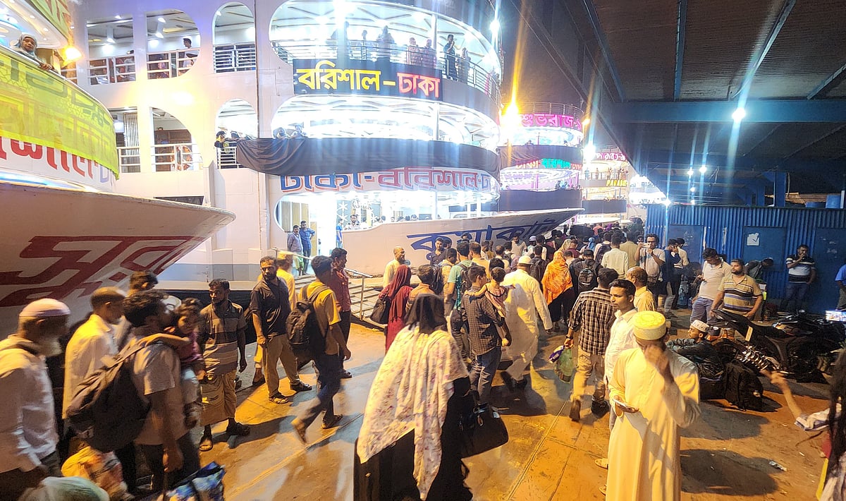 সরকারি সিদ্ধান্তের আগেই বরিশাল-ঢাকা নৌপথে লঞ্চে ভাড়া বাড়ল এক দফা