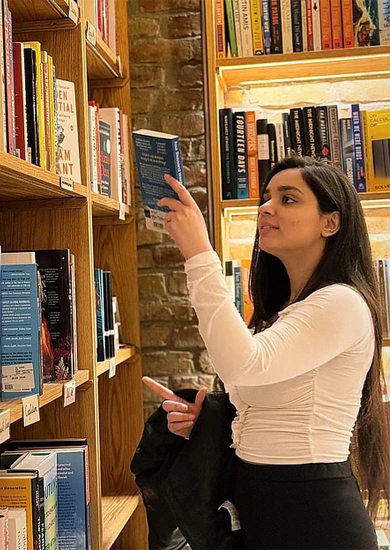 বিশ্ব বই দিবস: বই নিয়ে ১০টি মজার তথ্য জেনে নিন