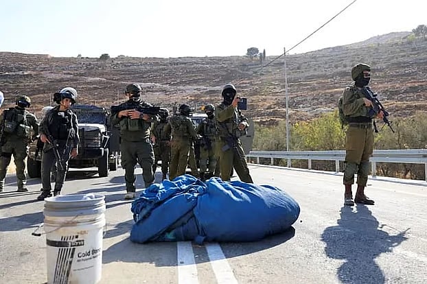 নগ্ন করে দেহ তল্লাশি, যৌন নিপীড়ন—পশ্চিম তীর থেকে ফিলিস্তিনিদের তাড়াতে ইসরায়েলিদের নতুন অস্ত্র