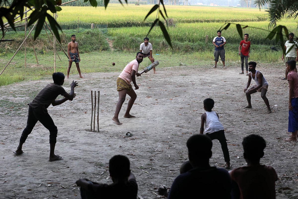 বাঁশবাগানে ক্রিকেট খেলা