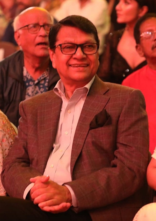 আজীবন সম্মাননা পেলেন আলমগীর