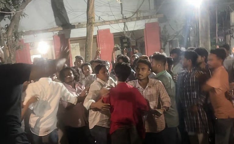 এই সংকটের সময় ক্যাম্পাস কেন উত্তপ্ত