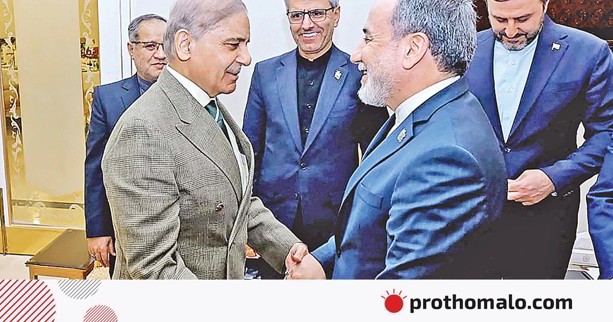 শান্তি আলোচনার চেষ্টার মধ্যেই
ইরানে আবার হামলার হুমকি শান্তি আলোচনার চেষ্টার মধ্যেই
ইরানে আবার হামলার হুমকি