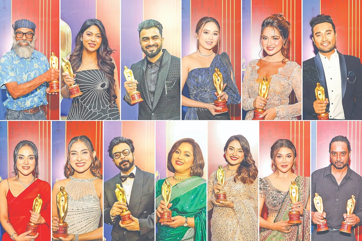 কার হাতে কোন পুরস্কার