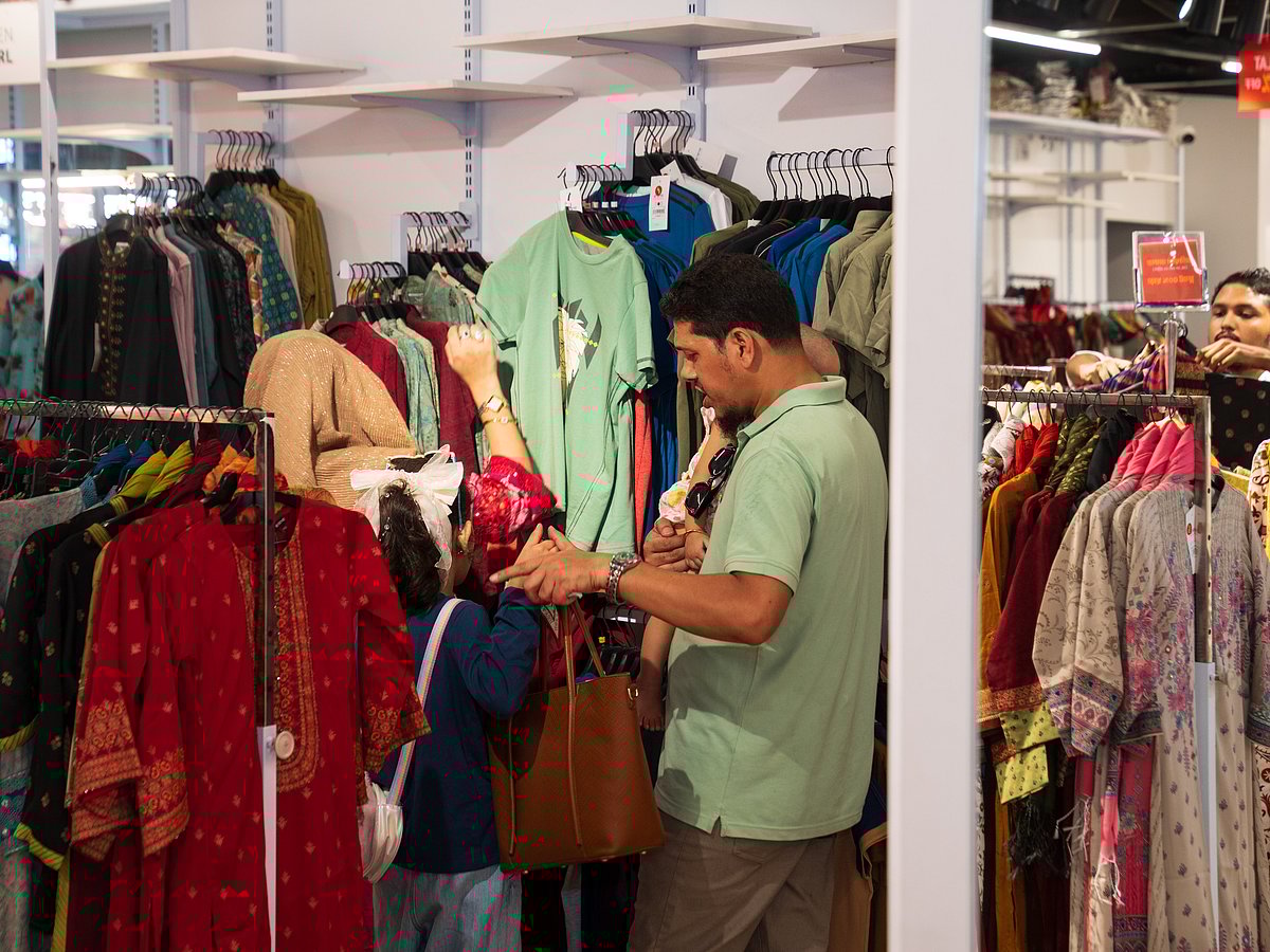 চট্টগ্রামে লা রিভের স্টোর উদ্বোধন, ৫০ শতাংশ ছাড়