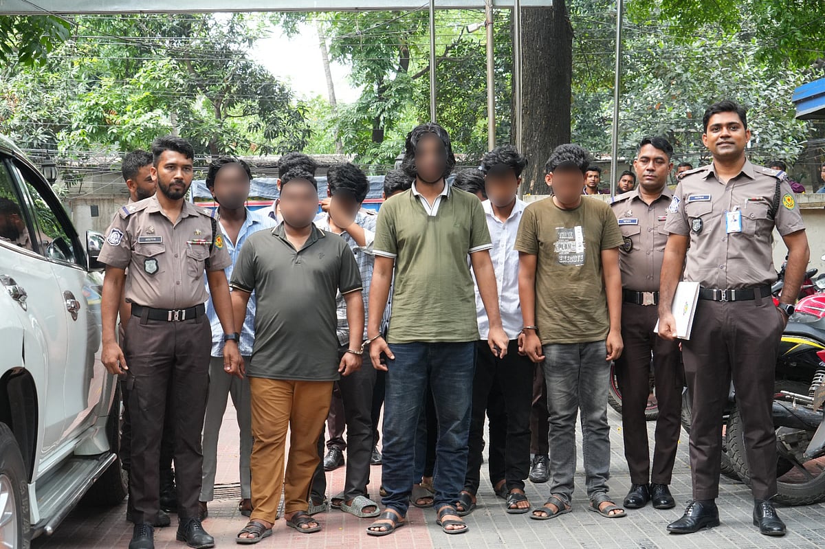 আজহারী, তাসনিম জারার নামে ডিপফেক ভিডিও বানিয়ে ভুয়া ওষুধ বিক্রি, গ্রেপ্তার ১০