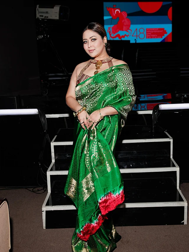 এবার তিনি মস্কোতে মিরপুর কাতানের থিমে পরেছেন সব সাজপোশাক