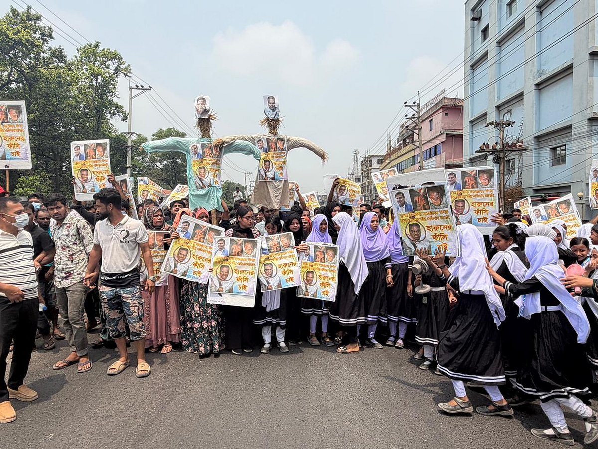 গাজীপুরে সাবেক ছাত্রদল নেতার ওপর বিএনপি নেতার হামলার প্রতিবাদে বিক্ষোভ