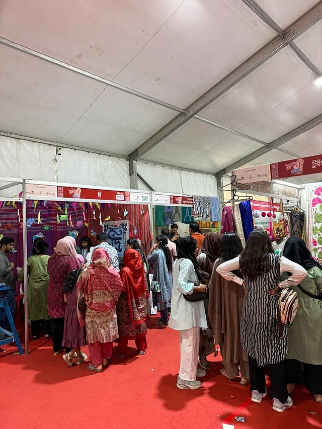 পোশাকের স্টলে ভীড় ছিল খুব 