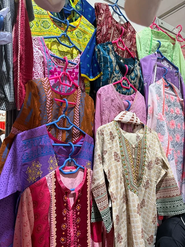 রেডিমেড সালোয়ার কামিজও ছিল 