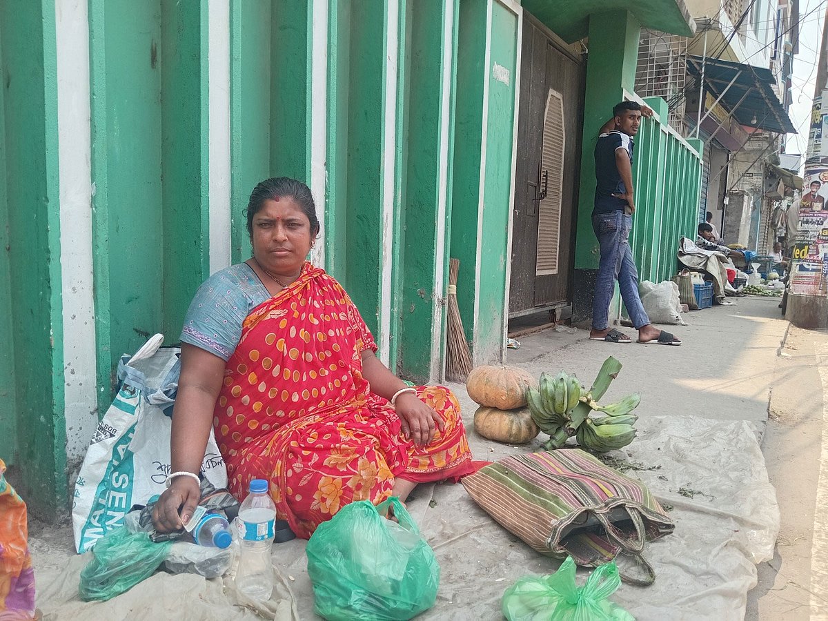 মানুষের মুখ: সংসারে সচ্ছলতা এনেছেন সমাপ্তি, গ্রাম ও শহরের মধ্যে গড়েছেন সম্পর্ক