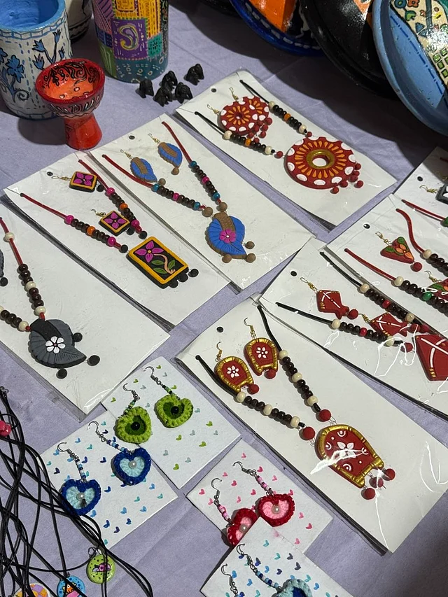 ট্রাডিশনাল আমেজের মাটি ও কাঠের গয়না 