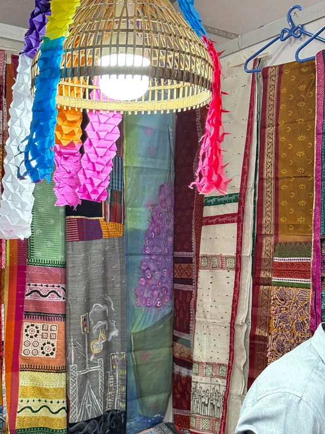 শাড়ির ব্লক আর প্রিন্টে ছিল বেশ বৈচিত্র্য 