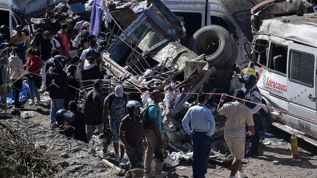 কলম্বিয়ার মহাসড়কে বিস্ফোরণে নিহত ১৪, ‘সন্ত্রাসী হামলা’ বলছে সরকার